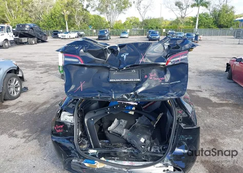 2021 Tesla Model Y Long Range Dual Motor All-Wheel Drive z USA, uszkodzony, nr VIN 5YJYGDEE3MF202624